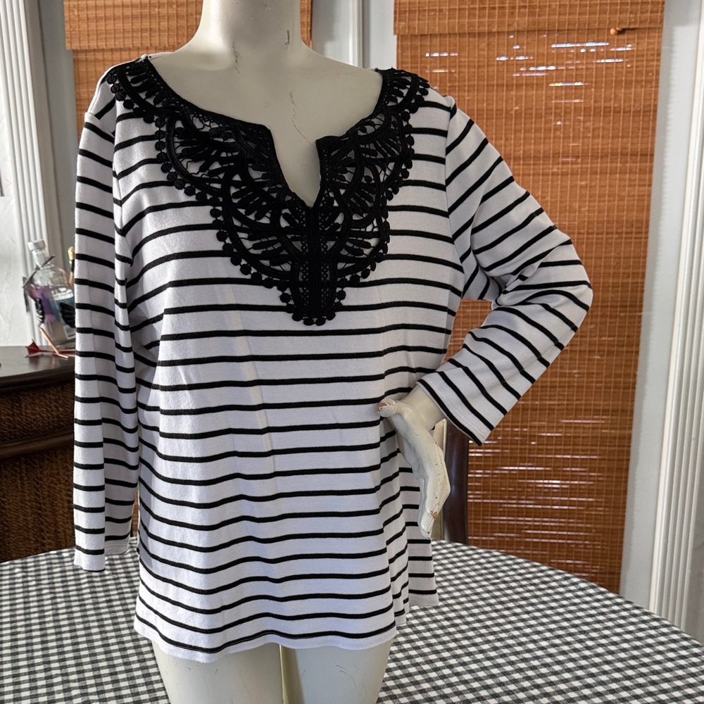 Croft & Barrow Black and White Striped Long Sleeve Top